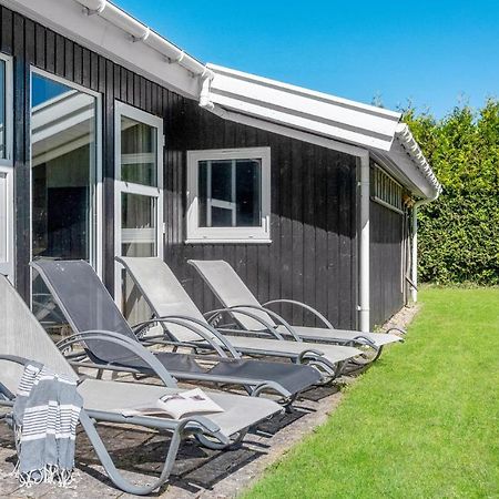 Cozy Home In Gilleleje With Indoor Swimming Pool エクステリア 写真